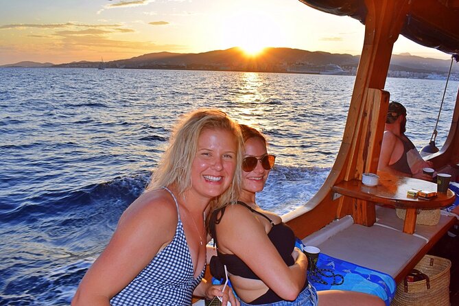 Sunset Tour Mallorca: Sunset boat trip with music & good atmosphere - Port of Palma Panoramas That Set the Mood