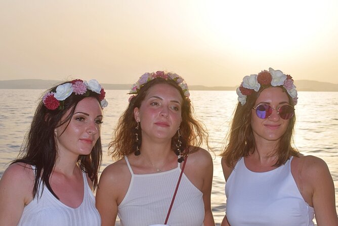 Sunset Tour Mallorca: Sunset boat trip with music & good atmosphere - Checking In at Barca Samba Muelle Golondrinas