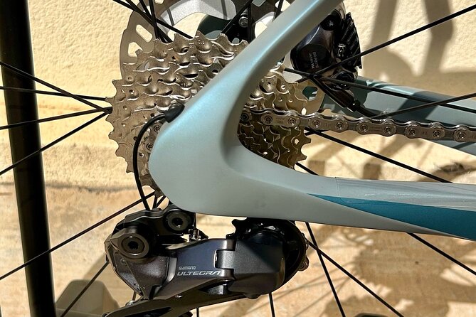 SwiftCarbon Racevox, Ultegra di2 plus DT Swiss wheel set - Picking up your bike by the Duva Convention Center