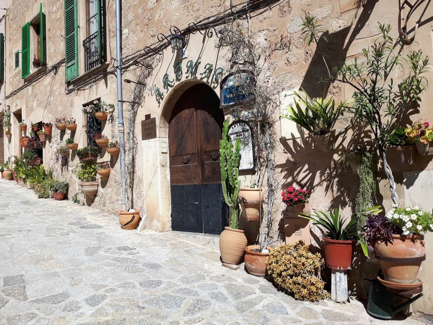 Tramuntana Small Group Tour - Soller, Deiá, Valldemossa - Deia’s 30 minutes: quick village energy and viewpoint strategy