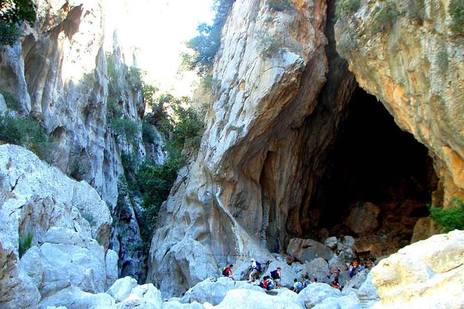 Trekking Torrent de Pareis - The descent toward Sa Calobra: views, houses, and a canyon finale