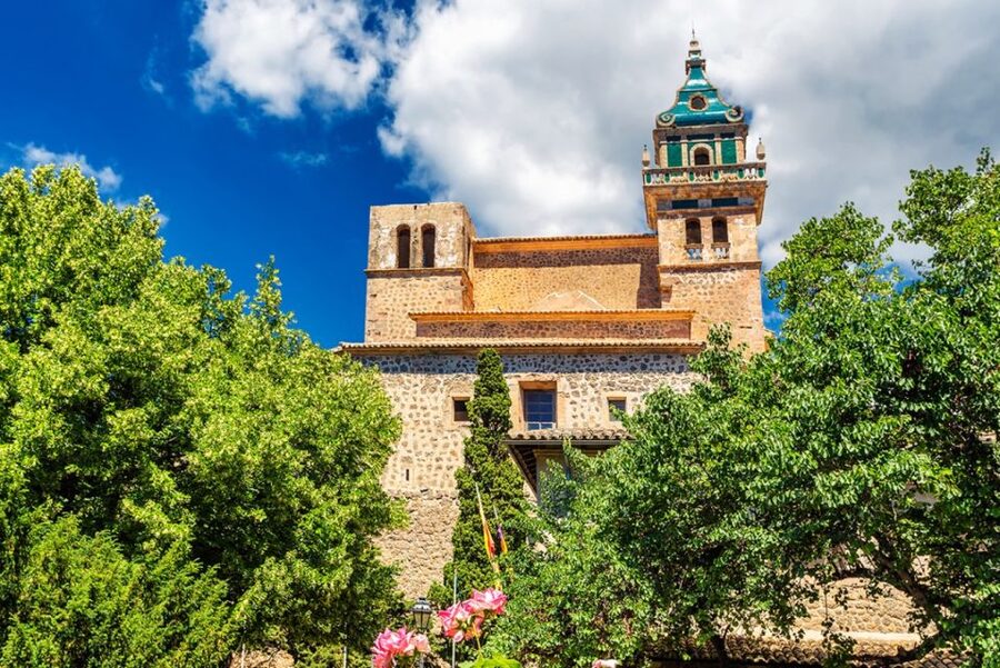 Valldemossa: Discover Valldemossa with a transfer from Palma - Plaza Mayor: the village center feeling