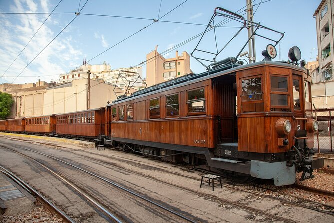 Vuelta a la isla CityXperience - Sóller by Traditional Wooden Train and Tram Links